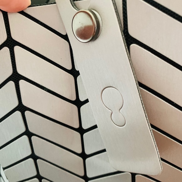 Geometric shoulder bag - Picture 4 of 8